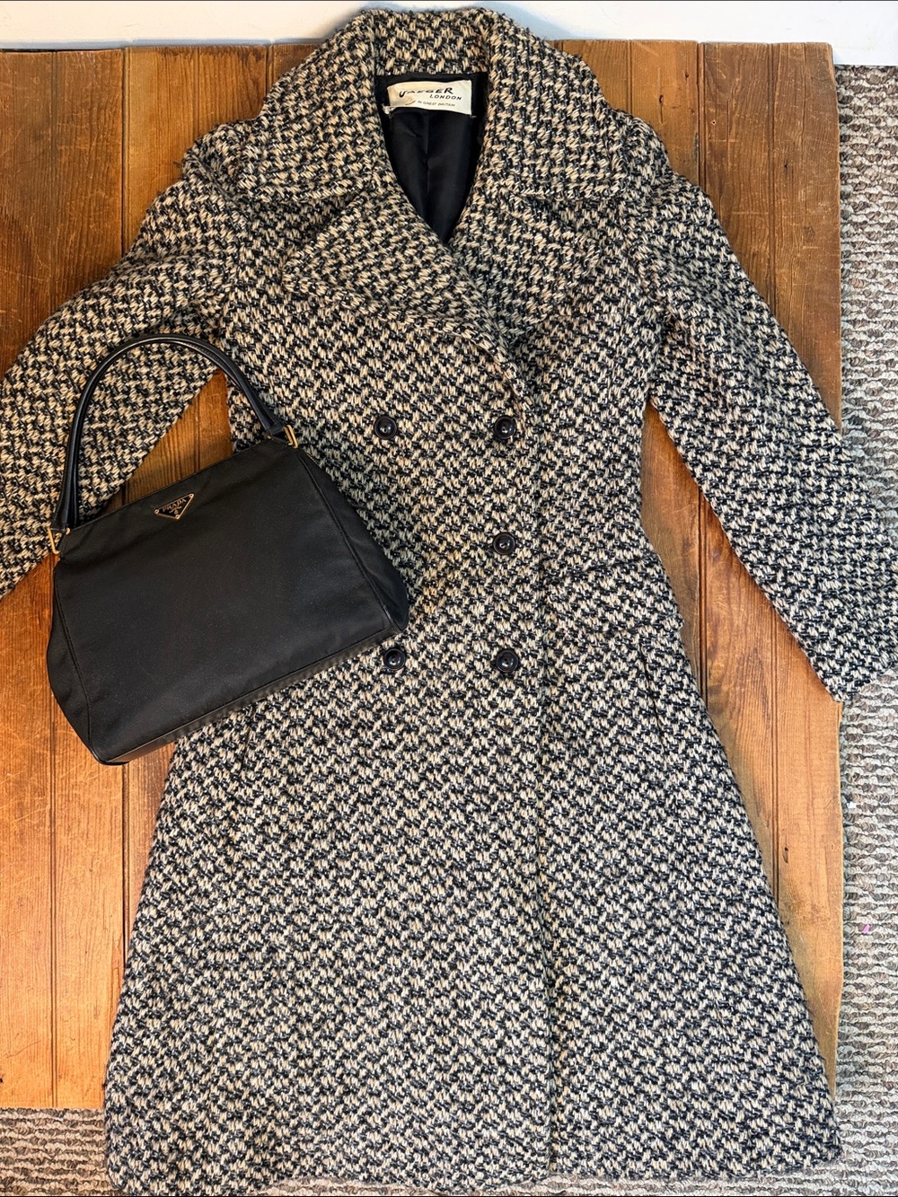 Vintage women’s Jaeger Wool mohair Black & tan Coat Tweed  size small